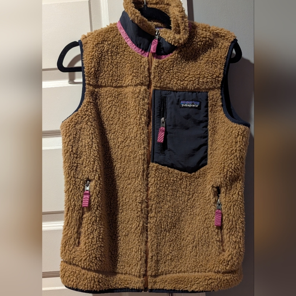 Patagonia Brown Fleece Vest with Black and Pink Accents
